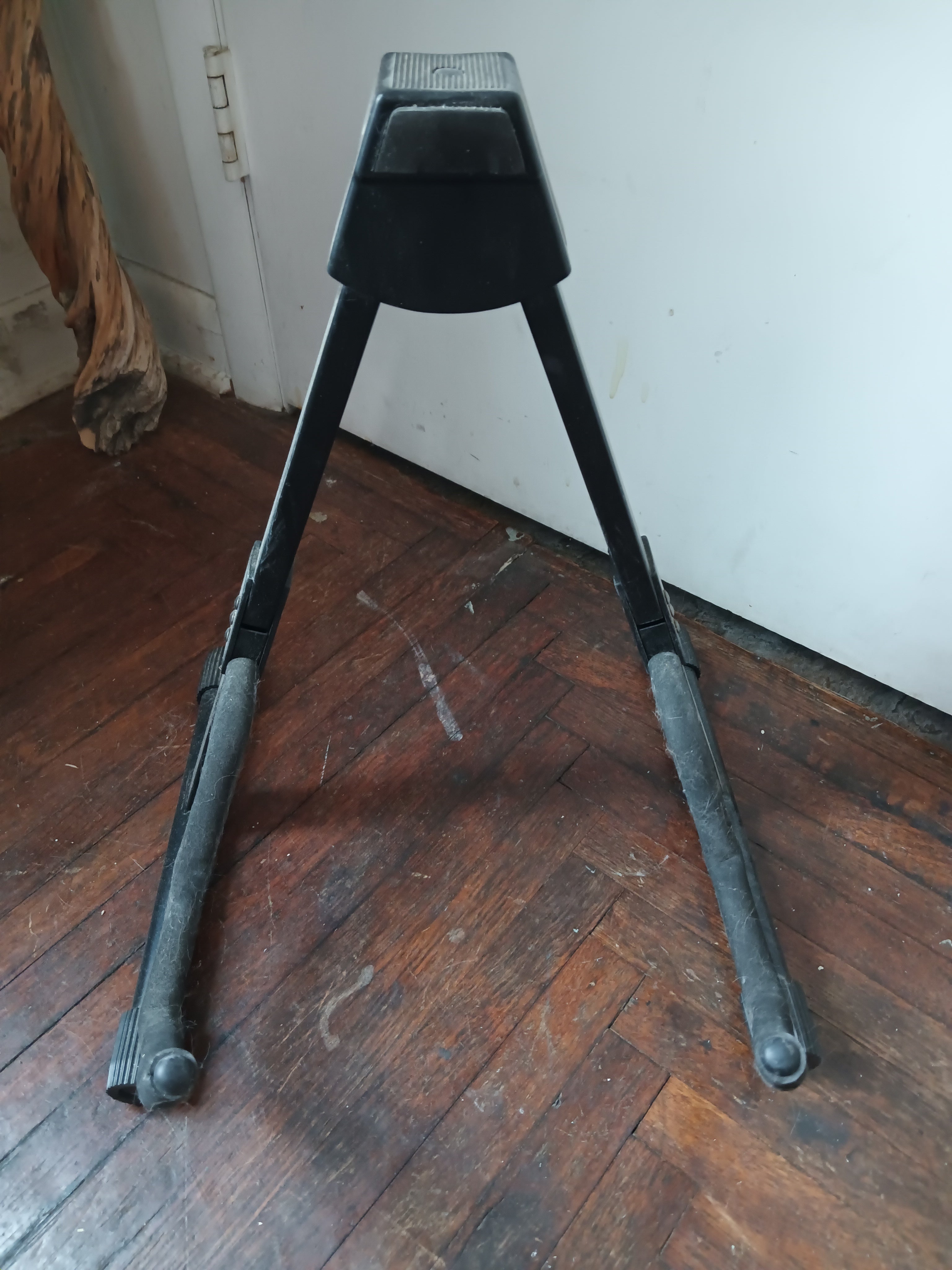 Amazon Basics Guitar Stand