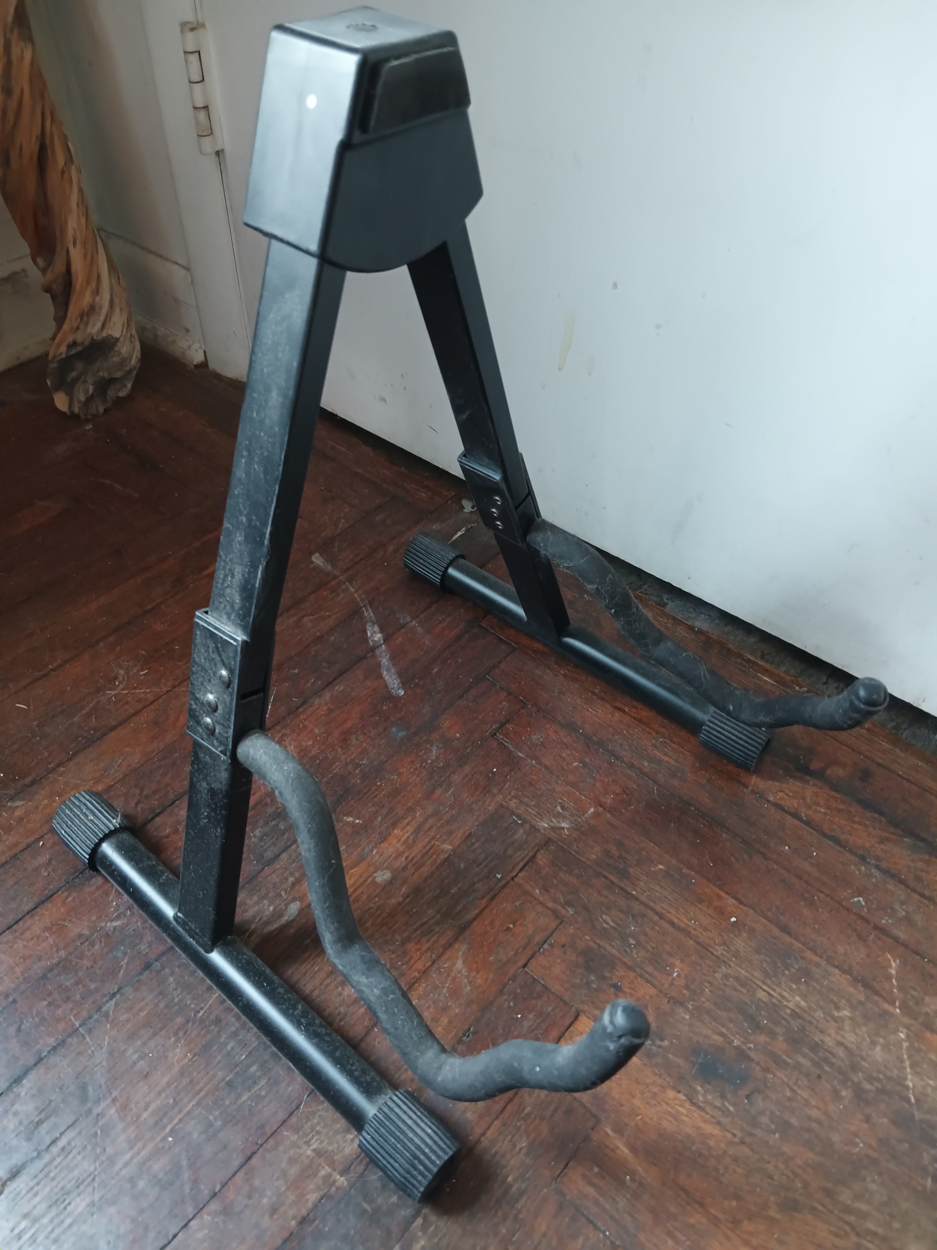 Amazon Basics Guitar Stand