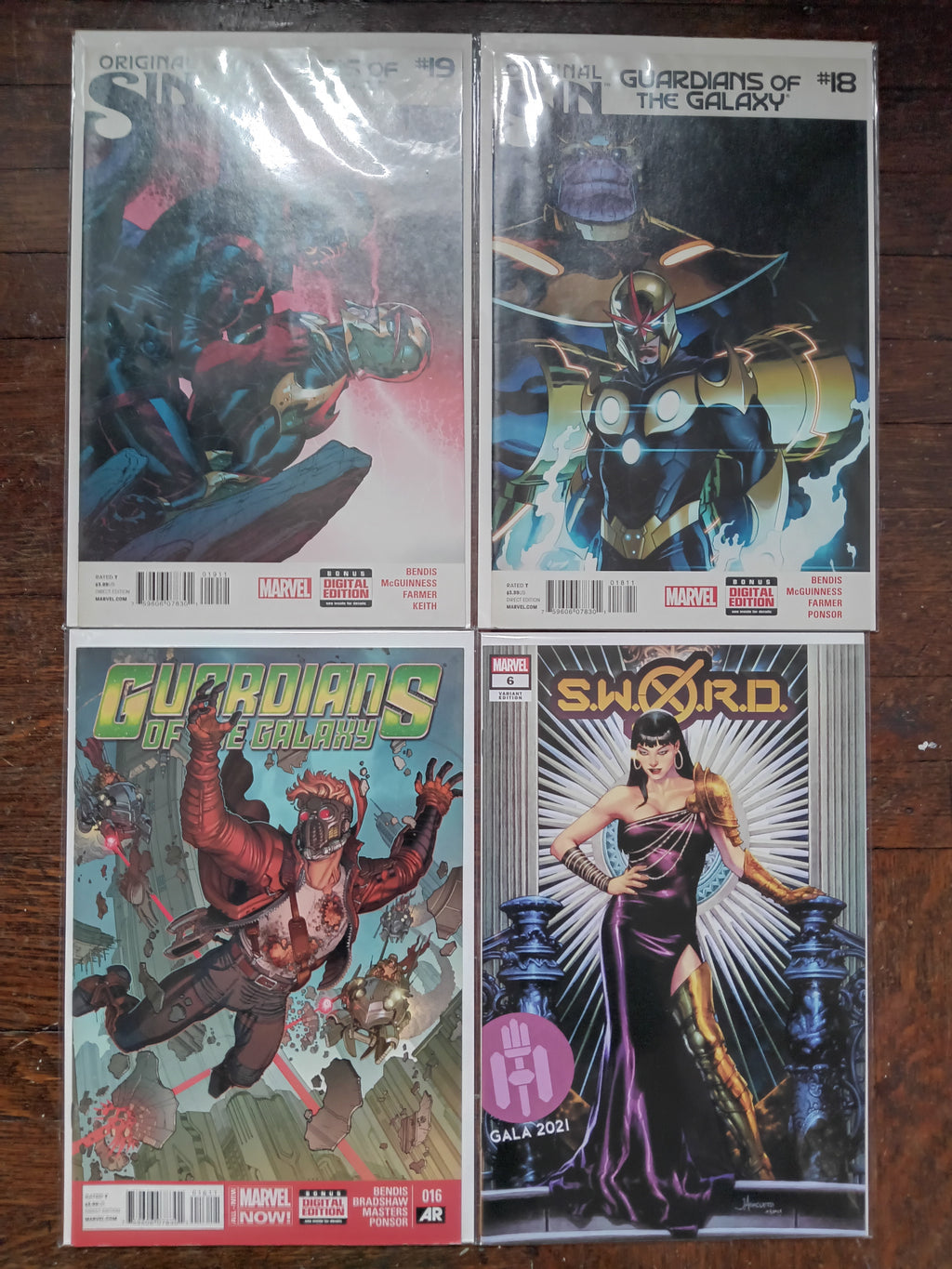 32 Random Marvel Comic Books in Great Condition Bagged and Boarded