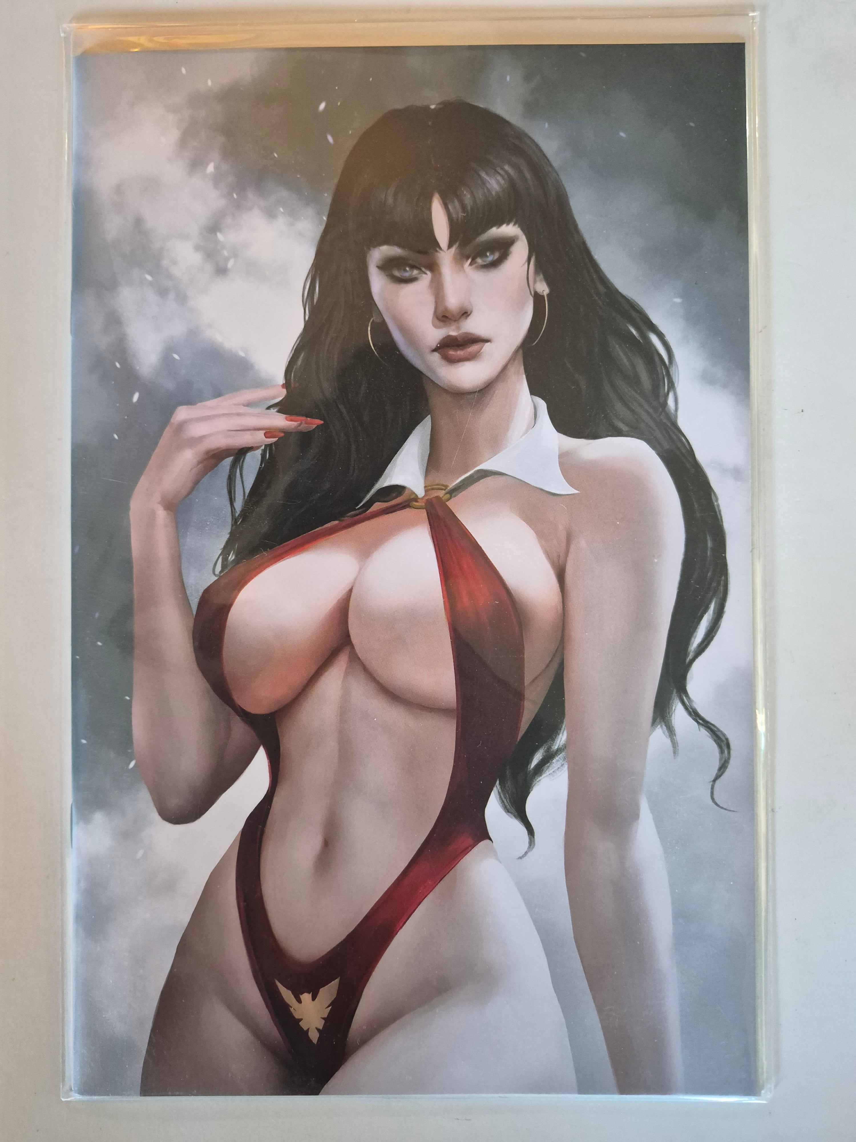 Vampirella #1 C2E2 2025 Florentino Virgin Cover A Ltd 250 Dynamite Comic Book in Great Condition Bagged and Boarded