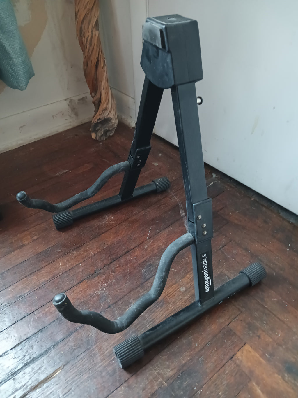 Amazon Basics Guitar Stand